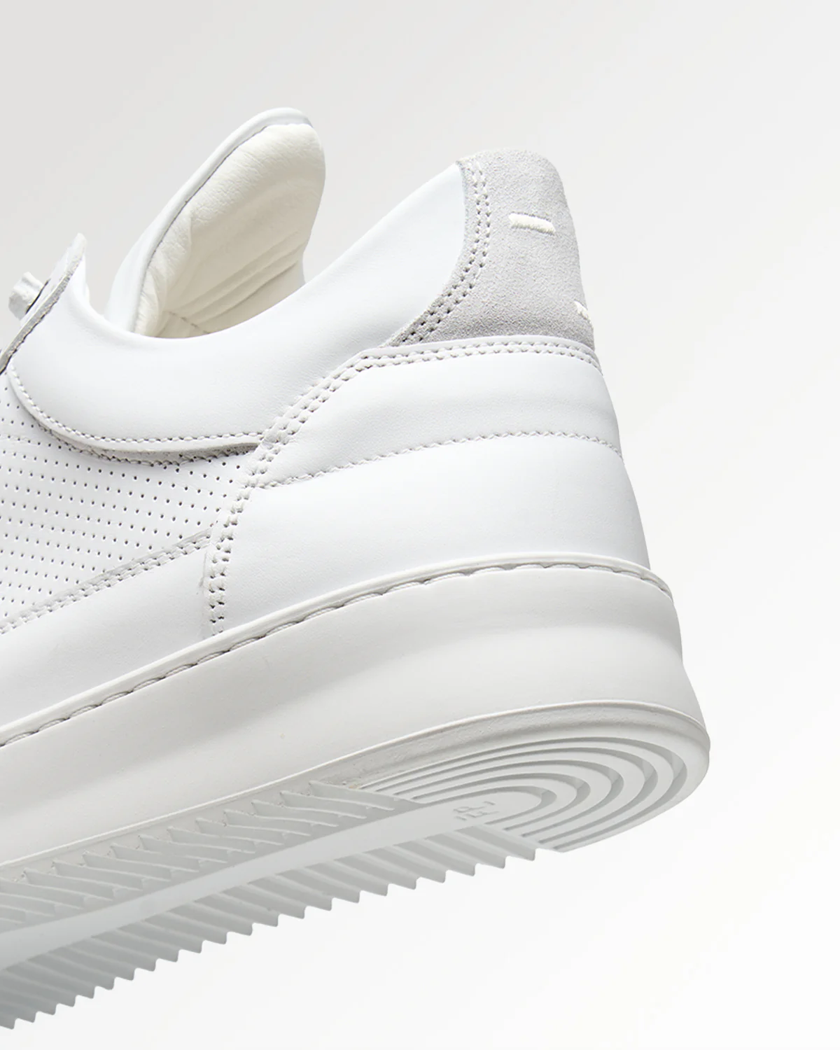 Low Top Nappa Perforated White / Off White - Image 4